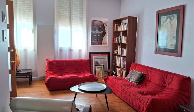 Charming house with peaceful exterior, close to town center
