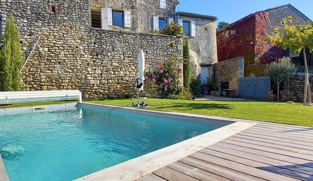 Charming house with pool in Drôme Provençale
