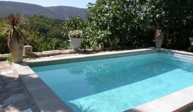Charming house with private pool in the heart of the village