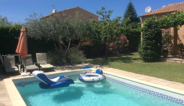 Charming house with private pool near StRémy-de- Provence (4-5 pers)
