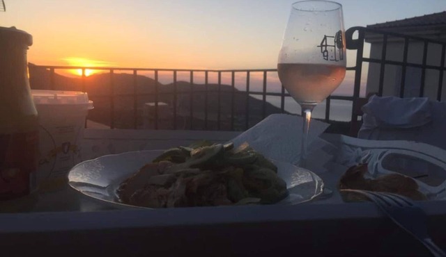 Charming house with sea view, 10 minutes from Ile Rousse and beaches.