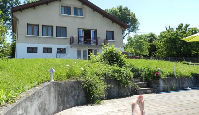 Charming house with swimming pool, 5 bedrooms, for 8 people, view of Lake Geneva