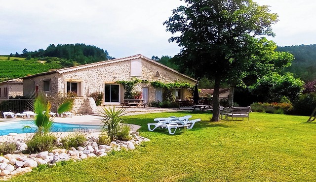 Charming house with swimming pool 14 people