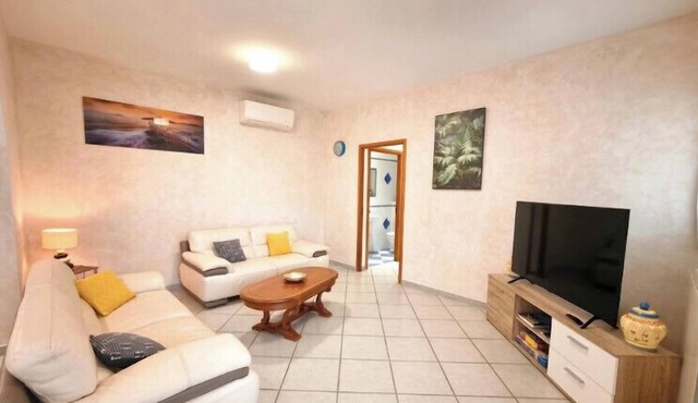 Charming house with terrace and view in Appietto