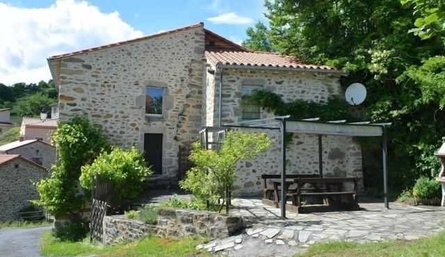 Charming house with terrace and BBQ, tranquility near Langeac
