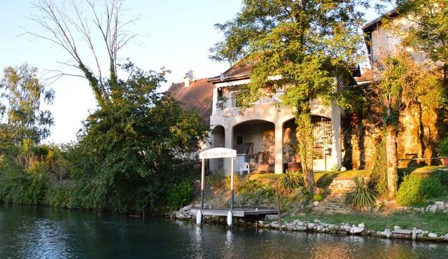 Charming house with terrace, garden and pontoon, lake of Aix les Bains / Chambéry
