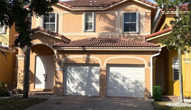 Charming house with WiFi and AC in beautiful Miami