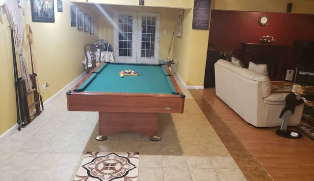 Charming house with WiFi, fitness room, AC in brilliant Severn