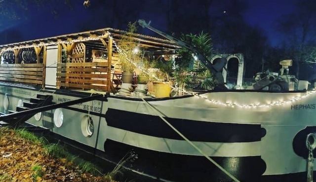 Charming houseboat with jacuzzi on the Canal du Midi