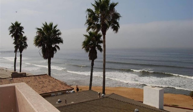 Charming I BR Apt Pacific Beach, Attached to Ocean Front Home.