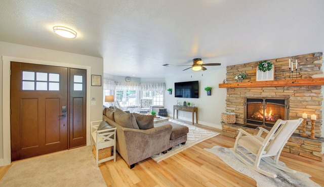 Charming Idaho Home w/Hot Tub, Near Beaches!