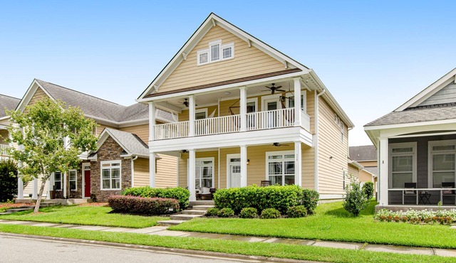 Charming, immaculate coastal home with furnished porches, AC, & washer/dryer