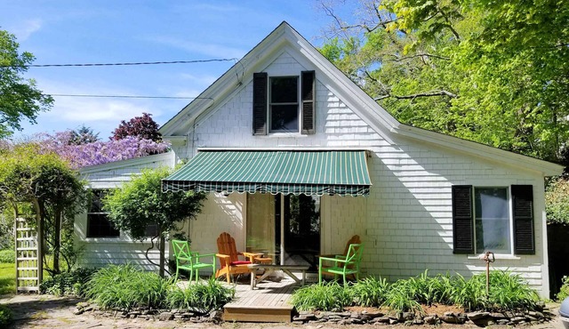 Charming In-Town 2BD Cottage-A/C, Outdoor Space, Walk to Main Street & Harbor