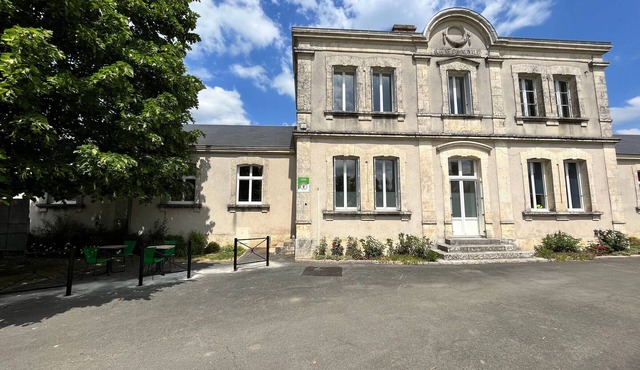 Charming Independent Cottage in Historic School with All-Inclusive Amenities