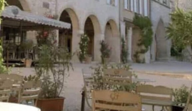 Charming independent studio in a quiet location, facing the Champs-Elysées