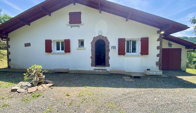 Charming Individual House in Basque Country, 8 Guests, Near Cambo Les Bains, Pet-Friendly, Free WiFi