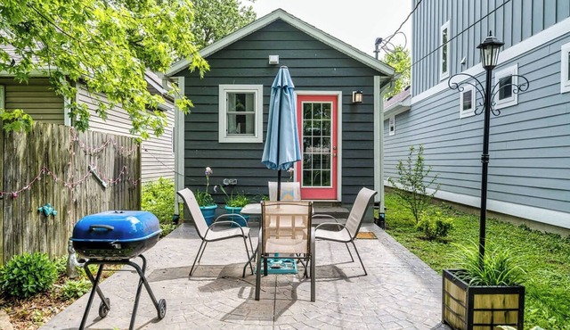 Charming Indy Tiny Home | King Bed | Patio | BBQ