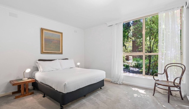 Charming Inner-City Stay- Space, Style & Location