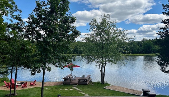 Charming Innsbrook Lakefront Retreat with 180° Water Views