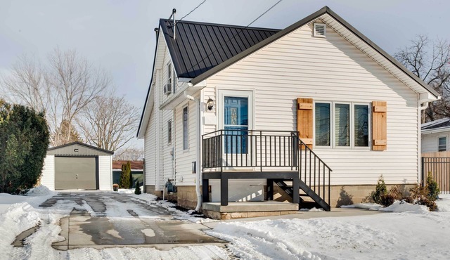 Charming Iowa Abode Near Knoxville Raceway!