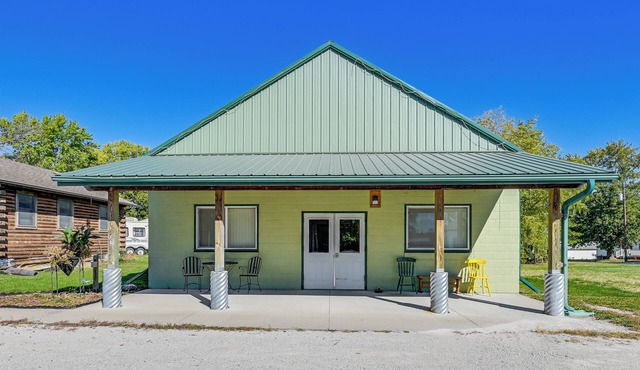 Charming Iowa Home: 1 Mi to Golf