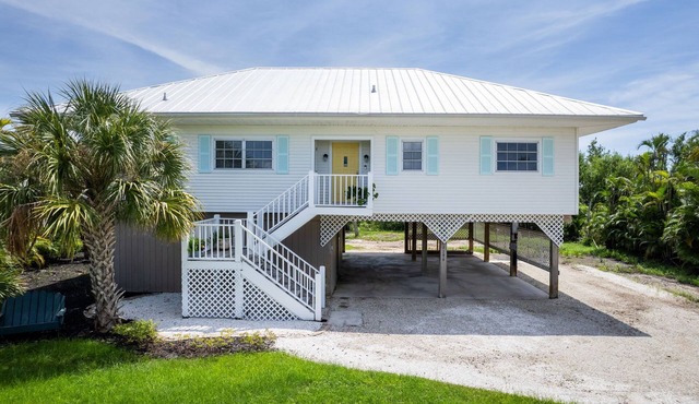 Charming Island Cottage in Dunes Golf Tennis Club