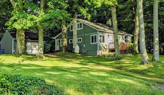 Charming Island cottage with dock, accessible by car and boat