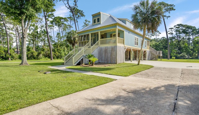Charming Island House - PRIVATE HEATED POOL! Great for birding!