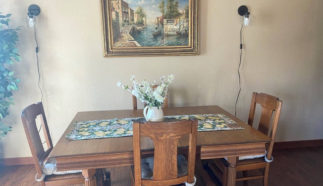 Charming Jenks Getaway Safe -Easy Hwy Access-Tulsa-Aquarium-Gathering Place