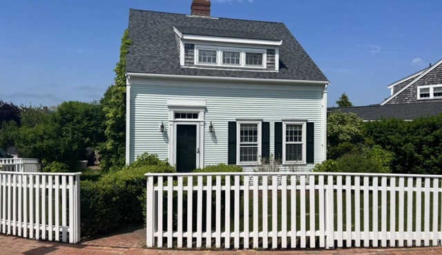 Charming Jewel Box in Naushop, sleeps 10.