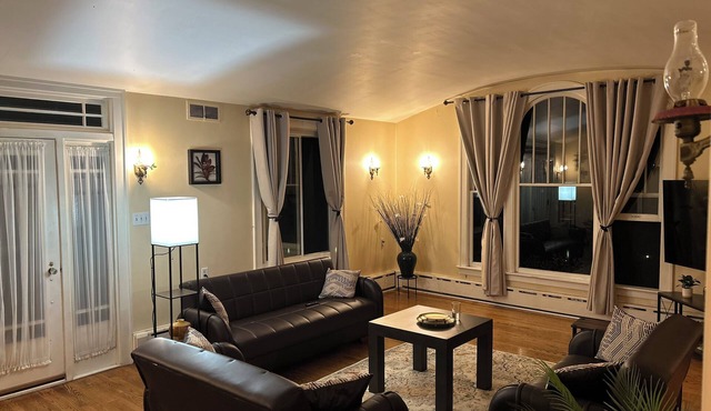 Charming Johnstown Home - 3BR Home with AC, WiFi & Office Corner