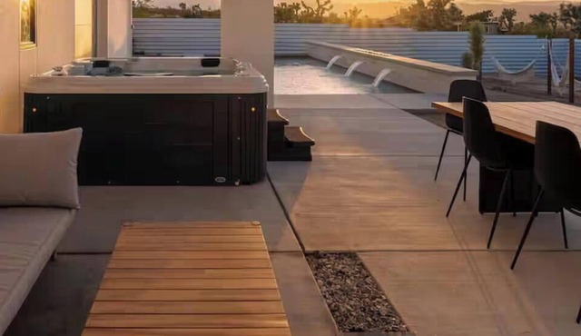 Charming Joshua Tree villa, Pool,Spa, Arcade-Game-Theatre Room, Mins to JT park!