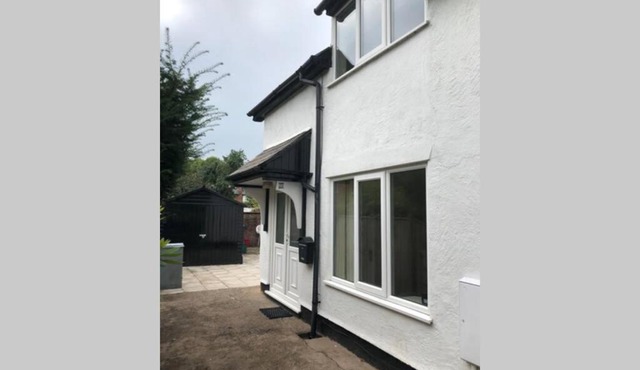 Charming just renovated 2 bed cottage in the centre of village