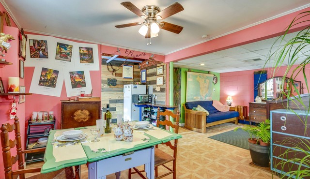Charming Kansas City Studio with Fire Pit!