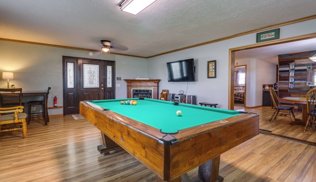 Charming Kaw Lake Country Home w/Game Room!