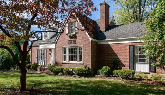Charming Kentucky home! Walking distance to bars and restaurants.