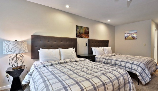 Charming Killington Studio w/Pool. Bus Route. Ski Rental Deals! - Killington Center Suites 131