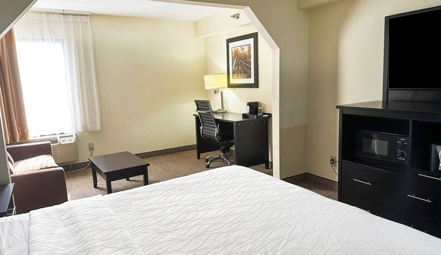 Charming King Suite in Rome | Spacious Stay Near Dining, Local Attractions