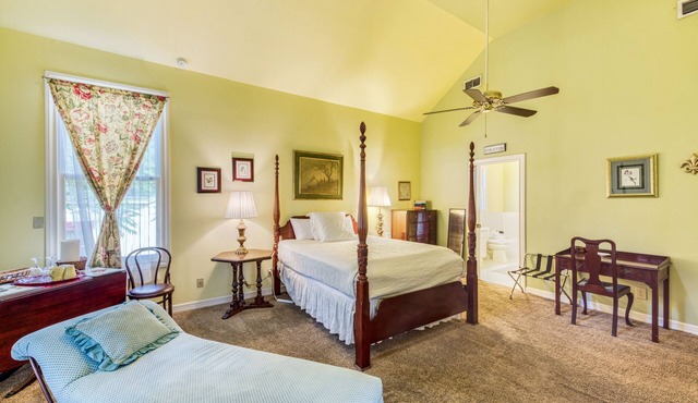 Charming King William Studio | River Walk | Pearl