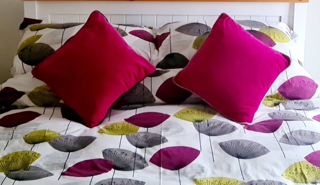 Charming Kintbury Cottage with lovely open fire-place & home cinema