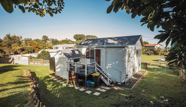 Charming Kiwi Bach Near Oakura Beach