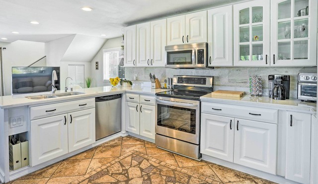 Charming Laguna Hills Home w/Private Hot Tub