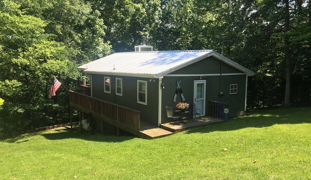 Charming Lake Barkley cabin