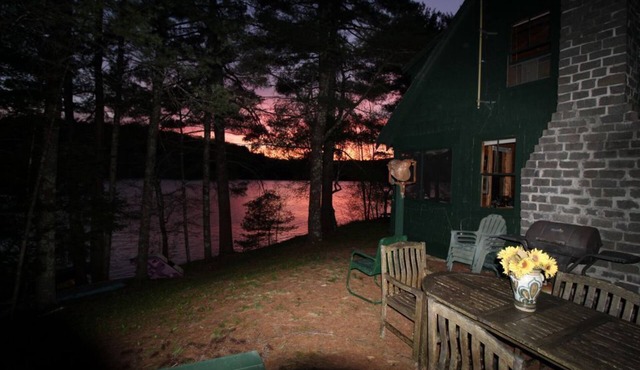 Charming Lake Cottage