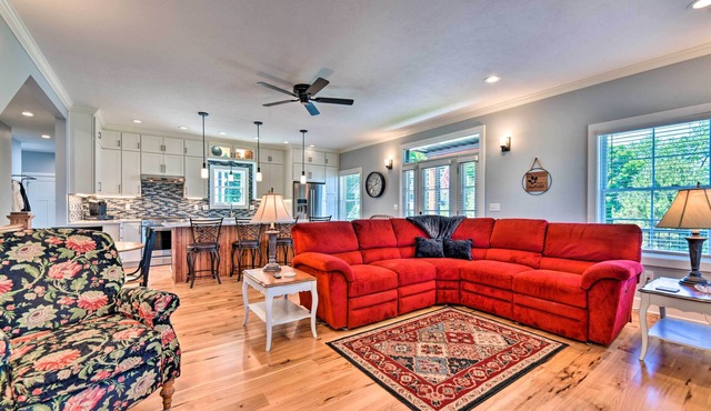 Charming Lake Erie Getaway: Walk to Beach!