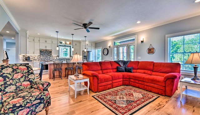 Charming Lake Erie Getaway Walk to Beach!