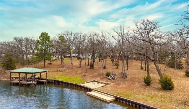 Charming Lake Fork waterfront 3-bedroom house with boat dock