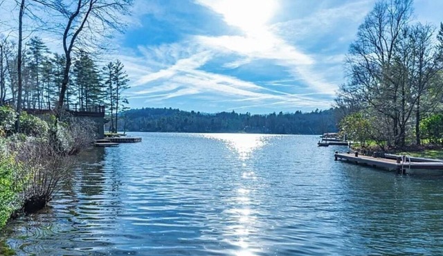Charming Lake Front Home on Lake Toxaway with Private Dock and Deck- Sleeps 9