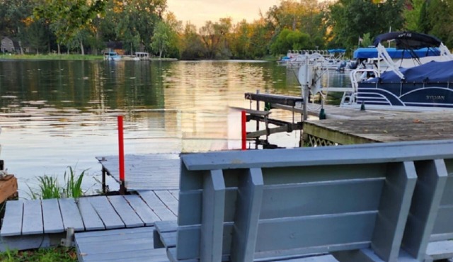 Charming lake front house for the perfect getawaynAll sports lake, pet friendly