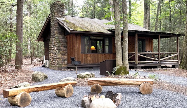 Charming Lake Front Log Cabin with Fire Pit in the Poconos